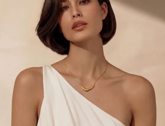 Lumervia minimalist necklace featuring elegant geometric design and timeless style